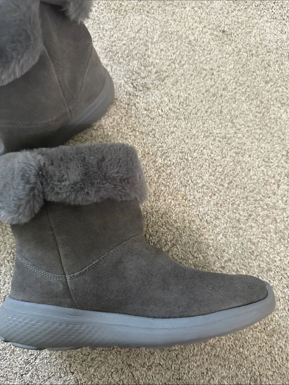 Skechers Gen 5 Cozy Women's Short Fur-Lined Ankle Boots - Gray size 6.5 New